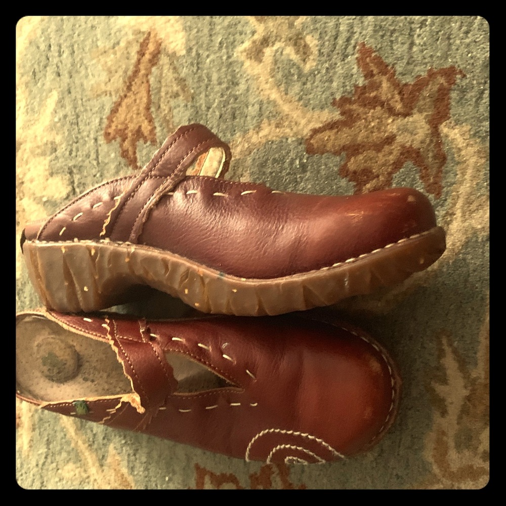 Brown clogs size El Naturalista